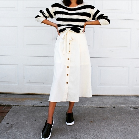 Dresses & Skirts - 🚨//LAST CHANCE// Off White button down dress